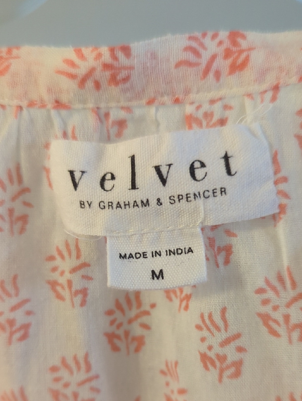 Velvet by Graham & Spencer Pale Orange Floral Split-Neck Blouse Size M - Picture 2 of 6